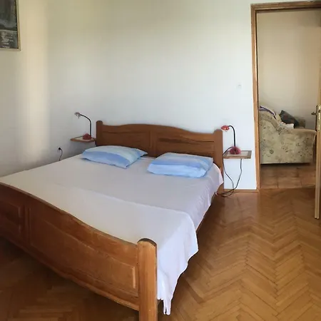 Apartment House Brzovic Nerezine